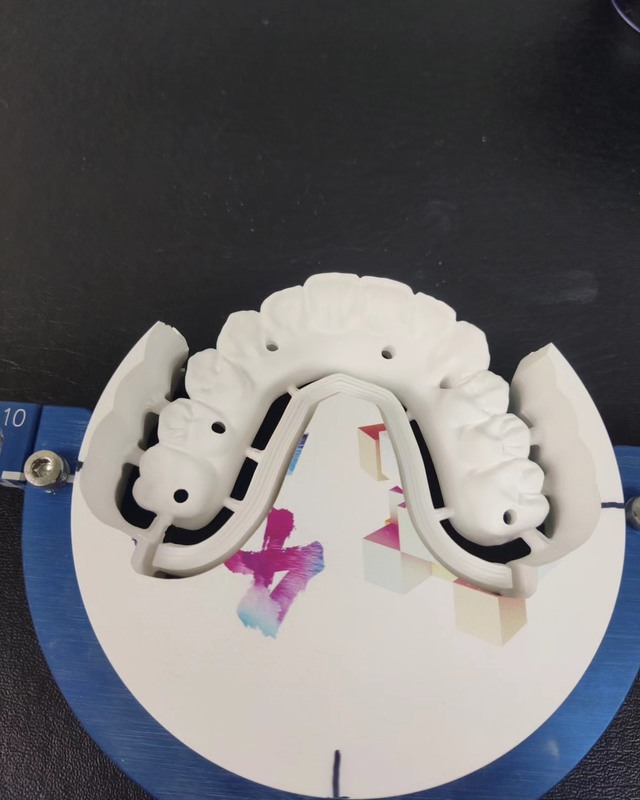 43%-57% Translucidez 700-1200 MPa Resistencia a la Flexión Bloque de Zirconia Multicapa 4D Pro YUCERA Dental de 89mm CAD/CAM
