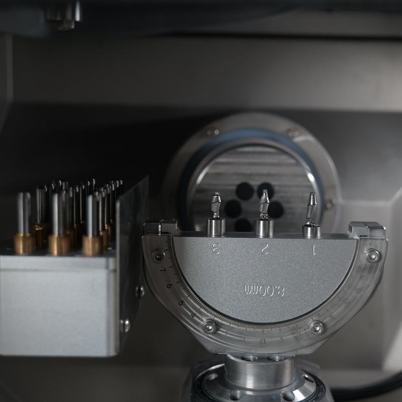 Sistema CAD/CAM de fresado dental de alta precisión Yucera para la fabricación de coronas totalmente cerámicas