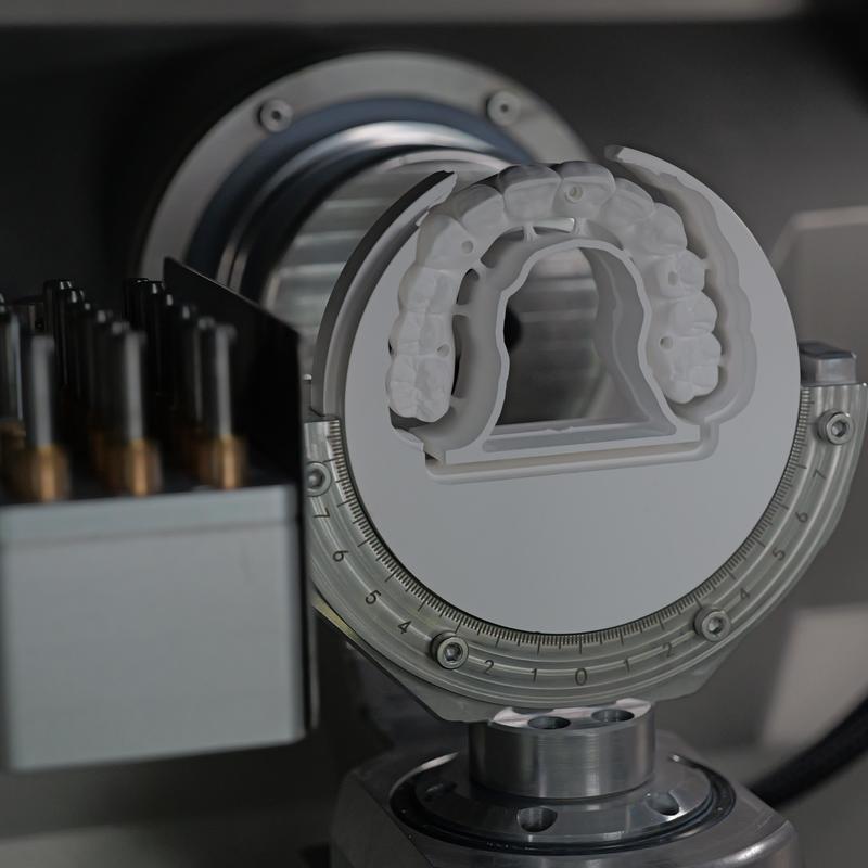 Yucera Newly Released Electric Accessories Cadcam Milling Machine Lab System Teeth Dry & Wet Dental Milling Machine
