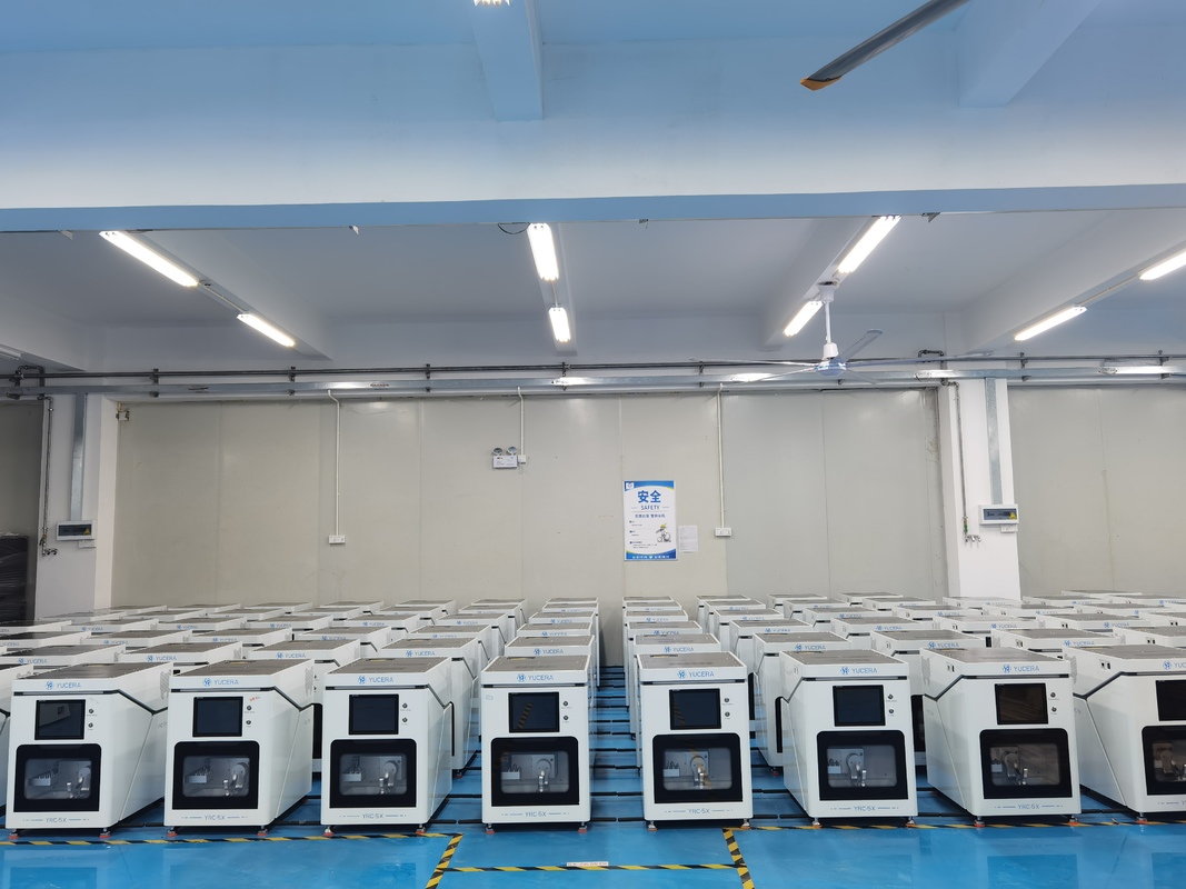 Yucera Nueva Máquina de Fresado de Zirconia Húmeda/Seca de 5 Ejes Recién Lanzada para Bloques CAD CAM Dentales