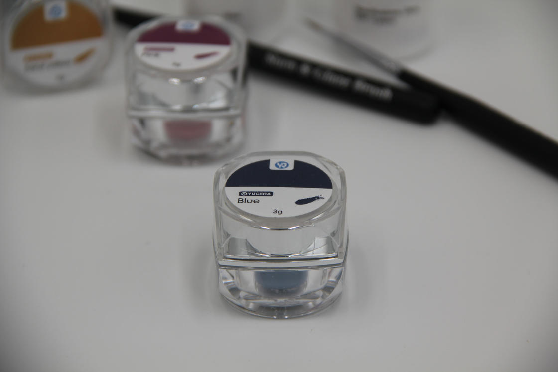 Kit de tinción de zirconia cerámica Yucera 18 colores Unique Smile Solutions Natural Glow para creaciones de laboratorio dental